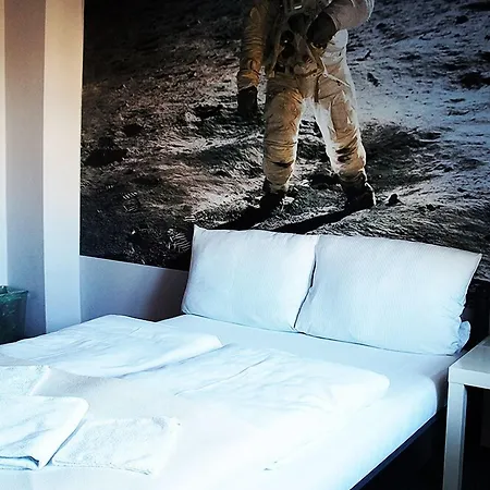 Explorer Old Town & #don't Be A Tourist, Be An Explorer! 호스텔 포즈난