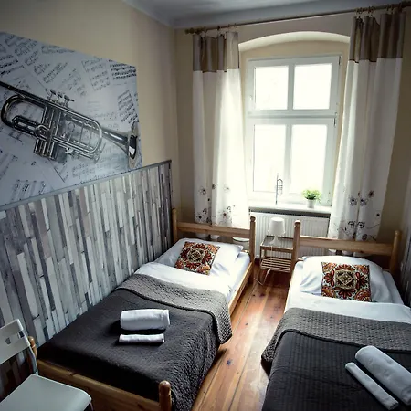 Explorer Old Town & #don't Be A Tourist, Be An Explorer! 호스텔 포즈난