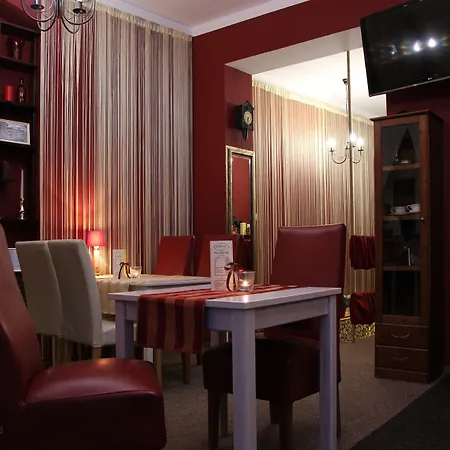 Explorer Old Town & #don't Be A Tourist, Be An Explorer! 호스텔