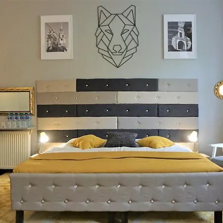 Ostello Explorer Old Town & #don't Be A Tourist, Be An Explorer!