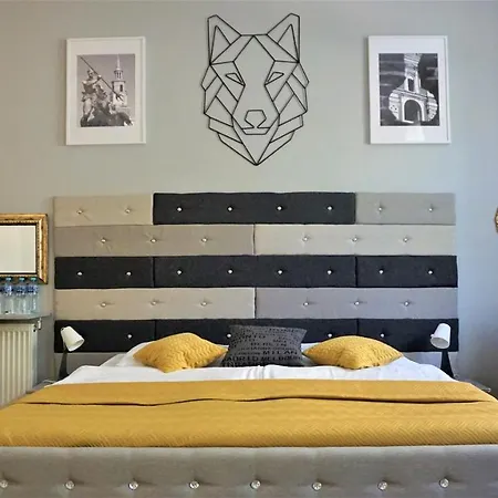 Ostello Explorer Old Town & #don't Be A Tourist, Be An Explorer! *