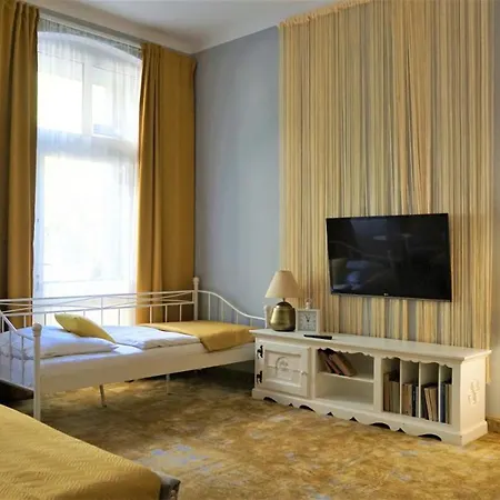 Explorer Old Town & #don't Be A Tourist, Be An Explorer! 호스텔