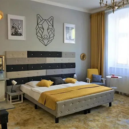 Explorer Old Town & #don't Be A Tourist, Be An Explorer! 호스텔