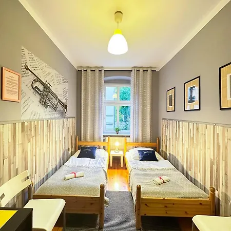 Explorer Old Town & #don't Be A Tourist, Be An Explorer! Hostel