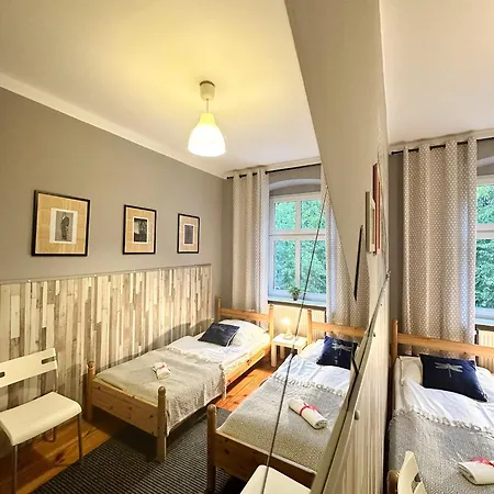 Explorer Old Town & #don't Be A Tourist, Be An Explorer! Hostel *