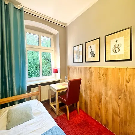 Hostel Explorer Old Town & #don't Be A Tourist, Be An Explorer! *