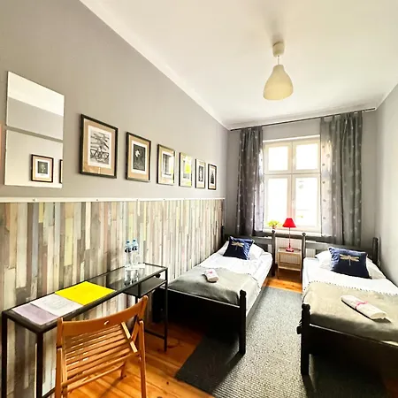 Hostel Explorer Old Town & #don't Be A Tourist, Be An Explorer! *