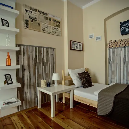 Explorer Old Town & #don't Be A Tourist, Be An Explorer! Hostel *