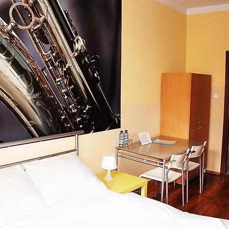 Hostel Explorer Old Town & #don't Be A Tourist, Be An Explorer! *