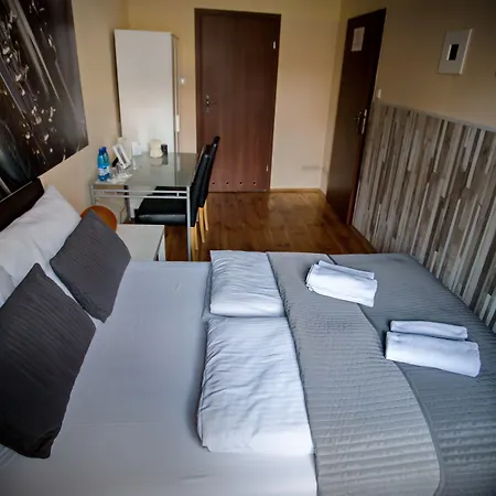 Explorer Old Town & #don't Be A Tourist, Be An Explorer! Hostel Poznań