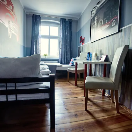 Explorer Old Town & #don't Be A Tourist, Be An Explorer! Хостел *