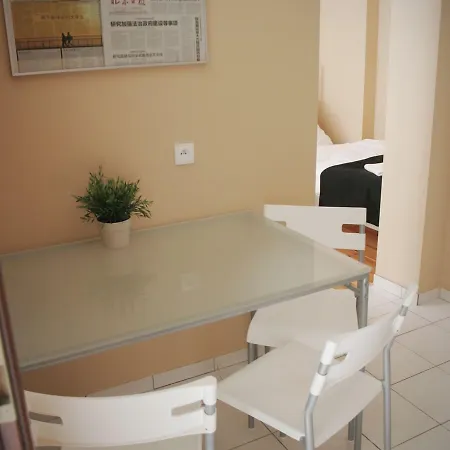 Explorer Old Town & #don't Be A Tourist, Be An Explorer! Hostel Poznań