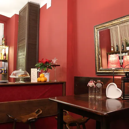Explorer Old Town & #don't Be A Tourist, Be An Explorer! Hostal