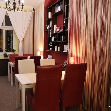 Hostel Explorer Old Town & #don't Be A Tourist, Be An Explorer!