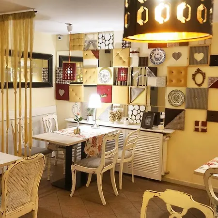 Hostel Explorer Old Town & #don't Be A Tourist, Be An Explorer!
