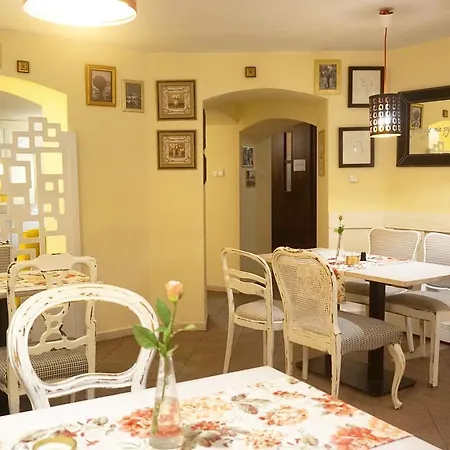 Explorer Old Town & #don't Be A Tourist, Be An Explorer! Hostel Poznań