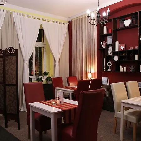 Hostel Explorer Old Town & #don't Be A Tourist, Be An Explorer! Poznan