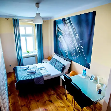 Explorer Old Town & #don't Be A Tourist, Be An Explorer! Hostel *