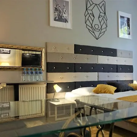 Hostel Explorer Old Town & #don't Be A Tourist, Be An Explorer! *