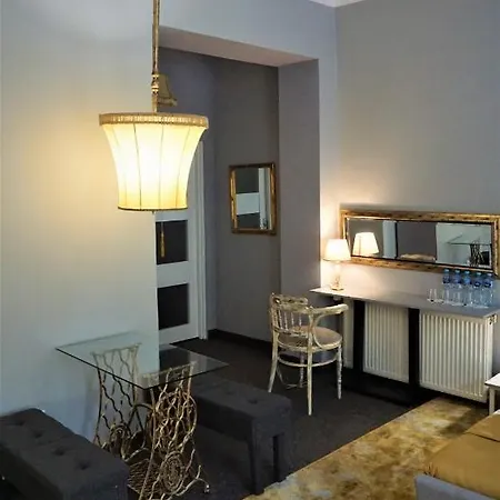 Hostel Explorer Old Town & #don't Be A Tourist, Be An Explorer! Poznan