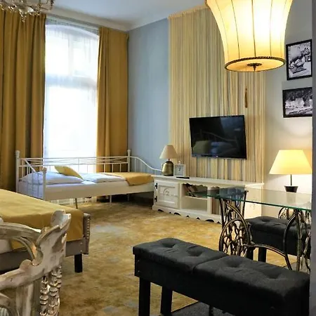 Hostel Explorer Old Town & #don't Be A Tourist, Be An Explorer! Poznan
