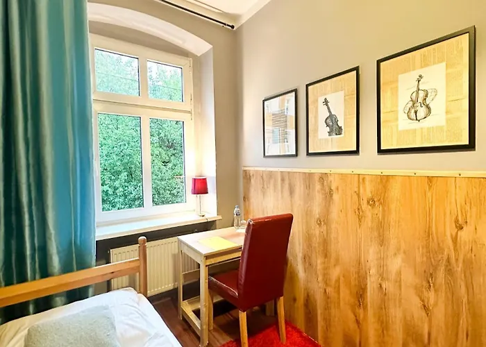 Хостел Explorer Old Town & #don't Be A Tourist, Be An Explorer! *