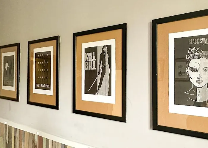 Explorer Old Town & #don't Be A Tourist, Be An Explorer! Vandrerhjem Poznań