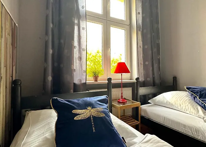 Explorer Old Town & #don't Be A Tourist, Be An Explorer! Хостел *