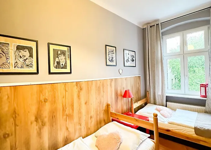 Explorer Old Town & #don't Be A Tourist, Be An Explorer! Познань