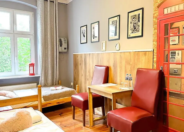 Explorer Old Town & #don't Be A Tourist, Be An Explorer! Хостел