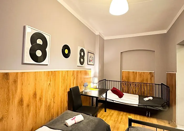 Vandrerhjem Explorer Old Town & #don't Be A Tourist, Be An Explorer! *