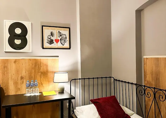 Explorer Old Town & #don't Be A Tourist, Be An Explorer! Познань