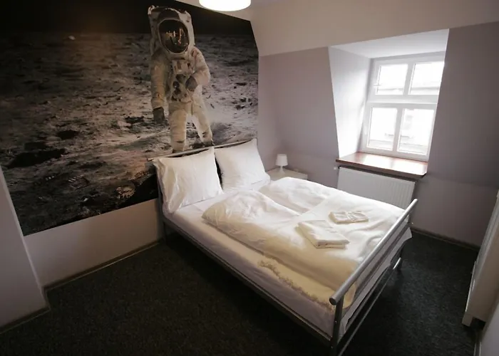 Explorer Old Town & #don't Be A Tourist, Be An Explorer! Хостел Познань