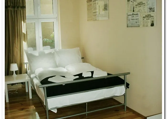 Explorer Old Town & #don't Be A Tourist, Be An Explorer! Хостел