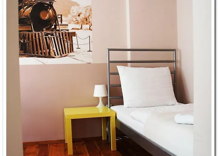 Explorer Old Town & #don't Be A Tourist, Be An Explorer! Хостел