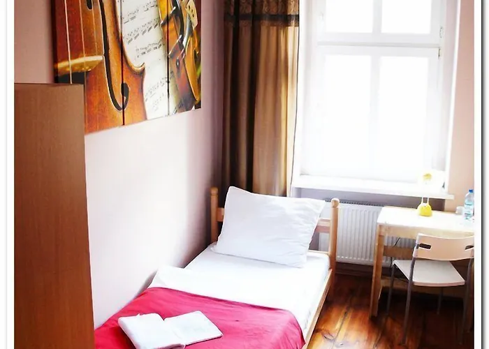 Хостел Explorer Old Town & #don't Be A Tourist, Be An Explorer! Познань