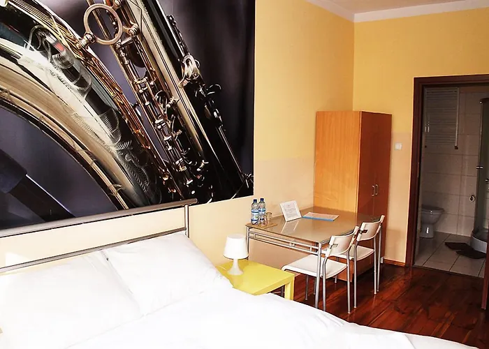 Vandrerhjem Explorer Old Town & #don't Be A Tourist, Be An Explorer! *