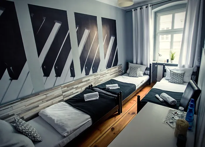 Explorer Old Town & #don't Be A Tourist, Be An Explorer! Хостел *