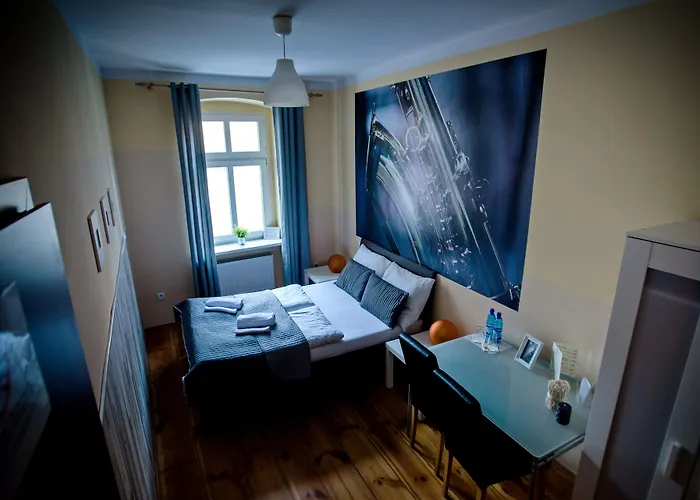 Explorer Old Town & #don't Be A Tourist, Be An Explorer! Хостел *