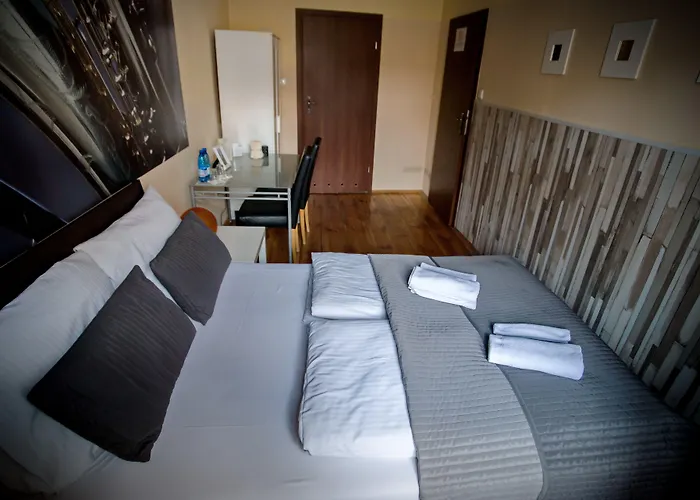 Explorer Old Town & #don't Be A Tourist, Be An Explorer! Vandrerhjem Poznań