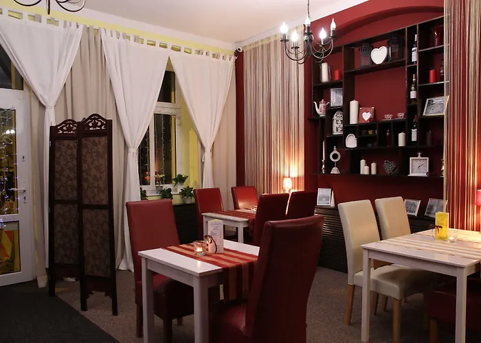 Хостел Explorer Old Town & #don't Be A Tourist, Be An Explorer! *