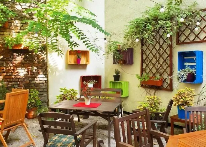 Хостел Explorer Old Town & #don't Be A Tourist, Be An Explorer! Познань