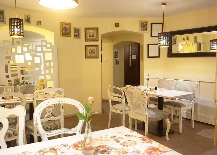 Explorer Old Town & #don't Be A Tourist, Be An Explorer! Хостел Познань