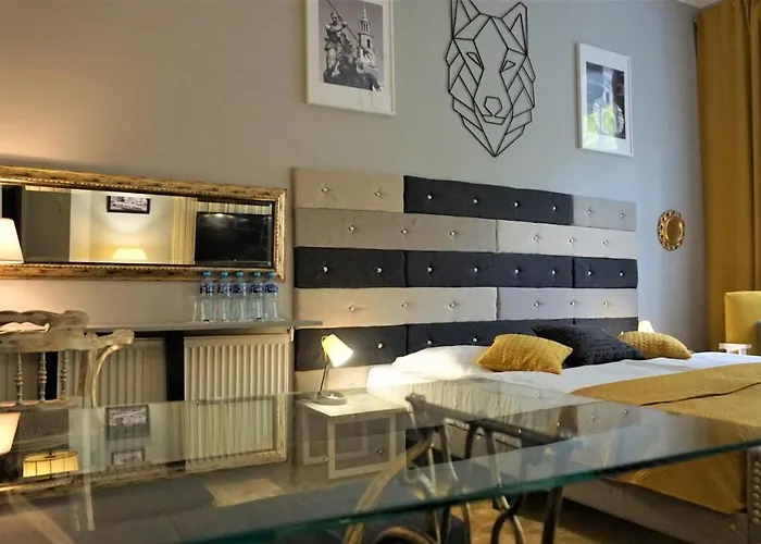 Хостел Explorer Old Town & #don't Be A Tourist, Be An Explorer! *