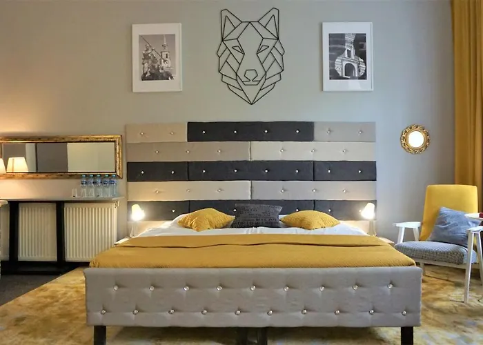 Vandrerhjem Explorer Old Town & #don't Be A Tourist, Be An Explorer!