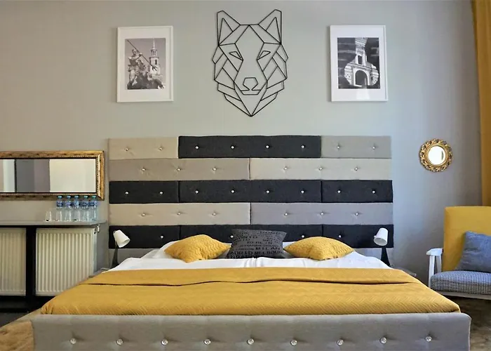 Хостел Explorer Old Town & #don't Be A Tourist, Be An Explorer! *