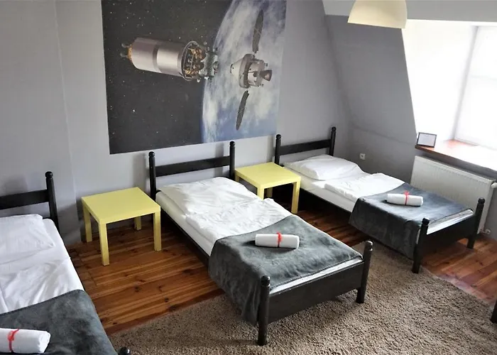 Explorer Old Town & #don't Be A Tourist, Be An Explorer! Хостел